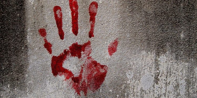 දූෂණය කර මරා දැමූ බවට ‘සැක කරන’ කාන්තාවකගේ මළ සිරුරක්