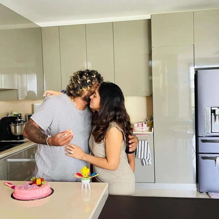 මා වෙනුවෙන් උපන් ඔබට ස්තුතියි,ලසිත් මාලිංගගේ උපන්දිනය දා ලසිත්ගේ බිරිඳ මුහුණු පොතේ දැමු ආදරණීය සටහන