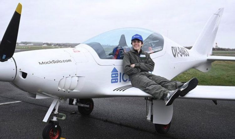 තනිව ලොව වටා ගිය ලාබාලතම ගුවන් නියමුවා