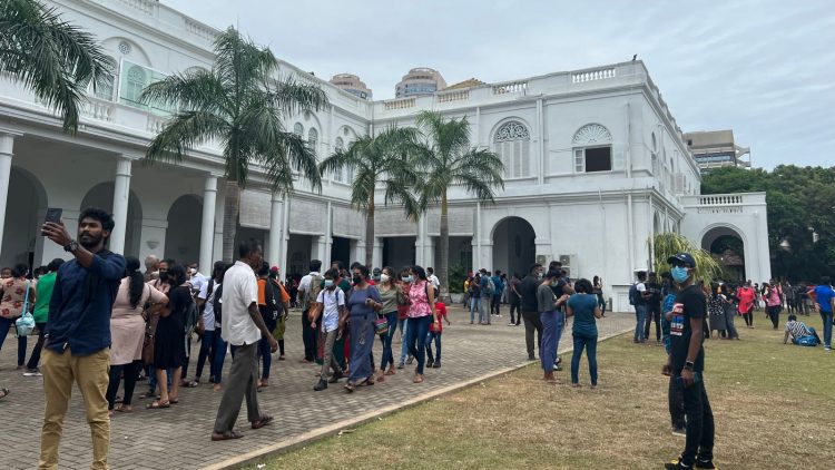 ජනපති මන්දිරයේ විදුලි ස්ත්රික්කය සොරා ගත් පුද්ගලයාට වෙච්ච දේ..