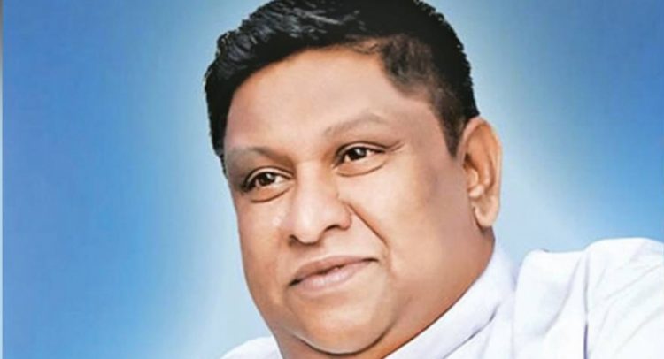 හෙල්මටයකින් ගුටි කෑ බව කියන ‘ඇමති’ කියන කතාව මෙන්න
