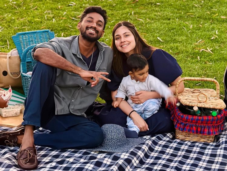 සජිත සහ බුවී ගිය විදෙස් සංචාරය