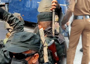 පොලු උස්සන් ආවේ වී කොටන්නද? – අන්තරේ සිසුන් පොලිසියෙන් අසයි