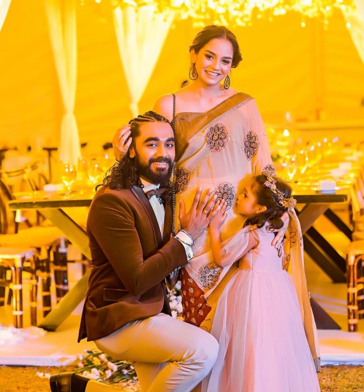 ඒ අතර හතර දෙනා මුලින්ම ගියපු Wedding එක