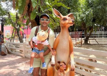 එයාලගේ බබාලා එක්ක තාත්තලා දෙන්නෙක්