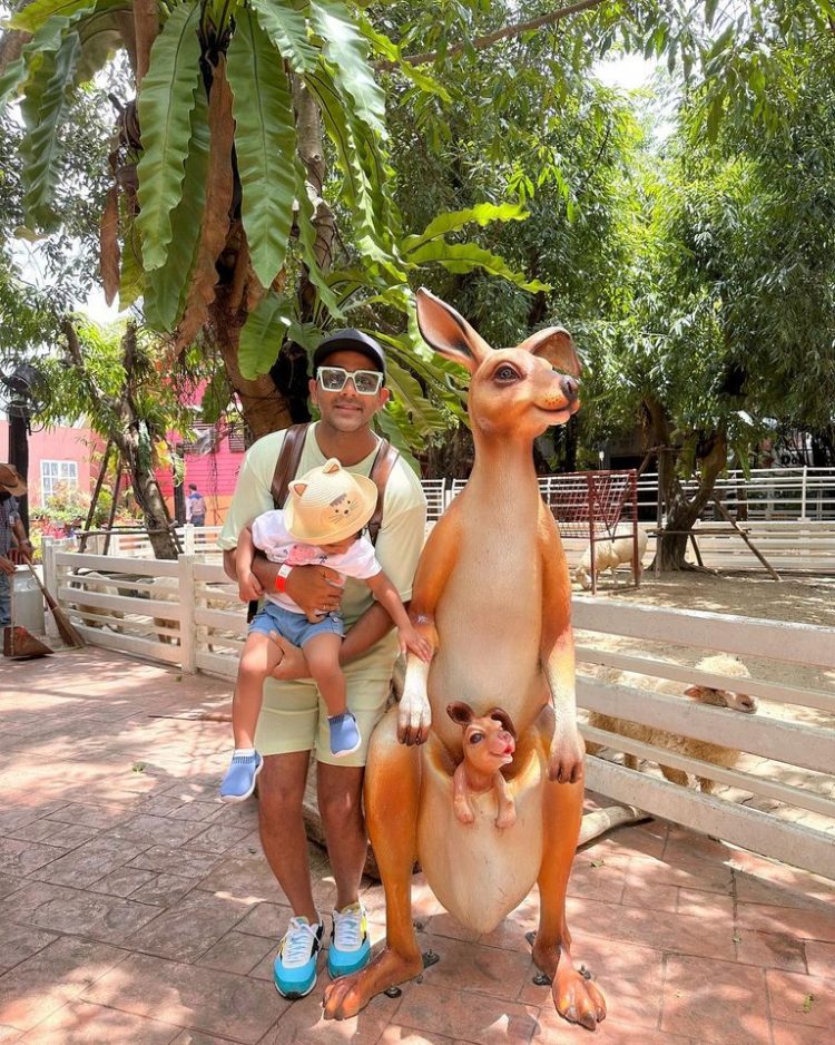 එයාලගේ බබාලා එක්ක තාත්තලා දෙන්නෙක්