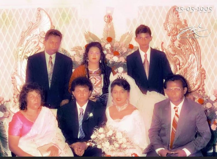 “ඇස් දෙක පියා ගත්තම අතීතයේ ගොඩක් දුරට දිව ගියා..පරණ albam පෙරළුවා මගේ කඳුල..”