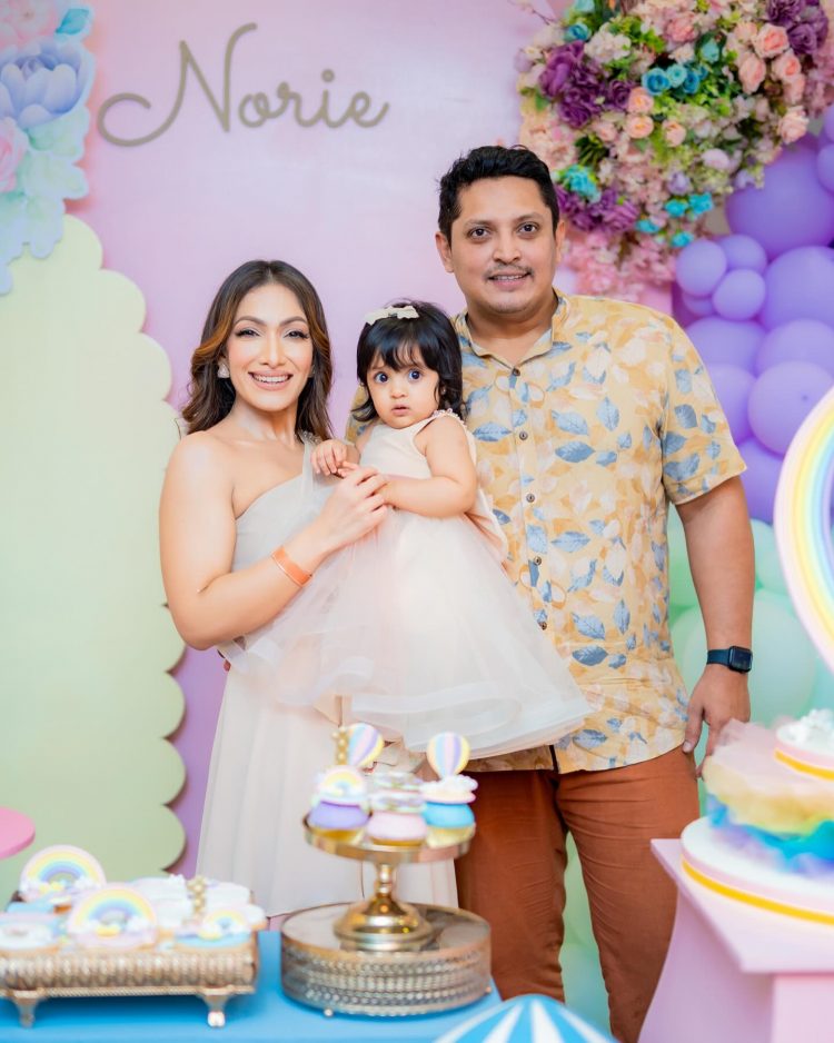 නෙහාරා සහ මේනකගේ පුංචිම දෝණිටසුබම සුබ උපන්දිනයක් වේවා