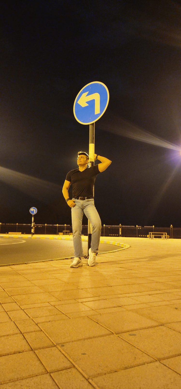 අබුඩාබිවල මහ රෑ ලස්සන කන්දක් නගින්න ගිය රන්ජන්