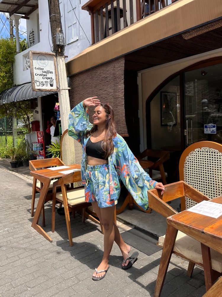 මූණට අව්ව ටිකක් වැටුනා