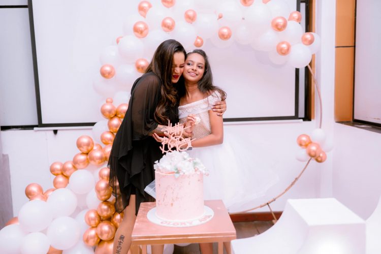 එකම නංගීගේ උපන්දිනයට කවීත් ගිහිං