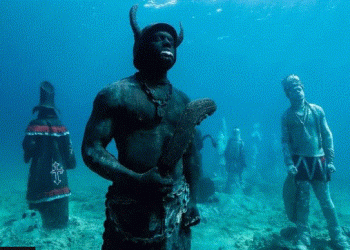 කැරිබියානු මුහුදේ දිය යට නිර්මාණය කරන ලද මූර්ති (PHOTOS)