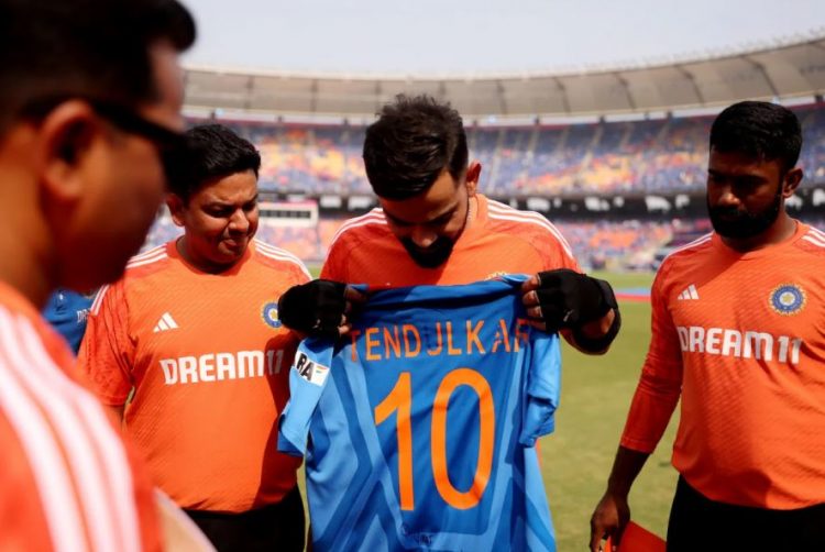 තෑගි අරන් කෝලිව බලන්න ආ අමුත්තා