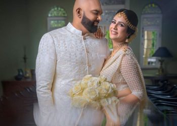 විවාහ සංවත්සරය වෙනුවෙන් මහේෂි හස්බන්ඩ් එක්ක ෆොටෝ ගහලා