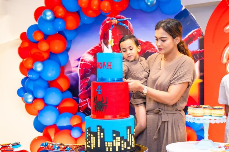 පුංචි පුතාගේ උපන්දිනය සැමරූ නර්මදා