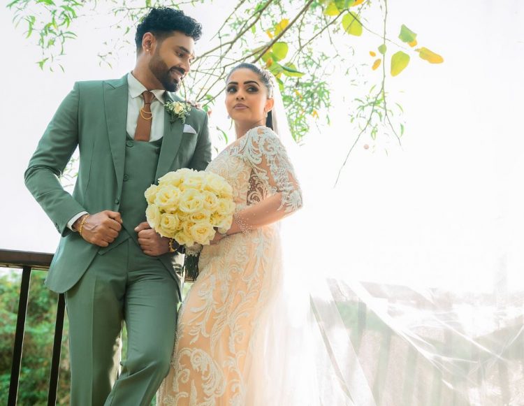 යළි විවාහ වූ අකලංක