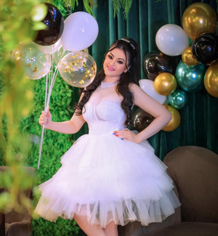 උපන්දිනය හරියට කිව්වොත් ඕෂධීගෙන් රසම රස කේක් කෑල්ලක් ගෙදරටම