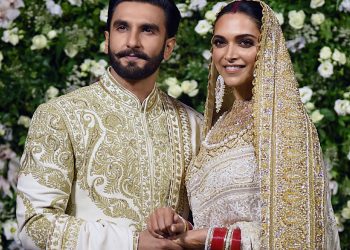 දීපිකා පදුකෝන්ගේ මව් පදවිය නිසා බොලිවුඩය කැළඹෙයි