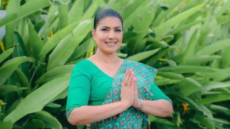 අප්සාරිට අත්වූ අකරතැබ්බය: පරණ සාරියක් නිසා නීති ප්‍රශ්නයක්?