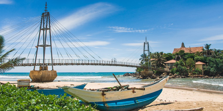 මාතර පරවි දූපත ආසන්න මුහුදේ නාඳුනන කාන්තා මළ සිරුරක්!