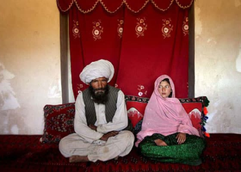 ඇෆ්ගනිස්තානයේ 6 හැවිරිදි දැරියක් 45 හැවිරිදි පුද්ගලයෙකුට විවාහ කර දෙයි