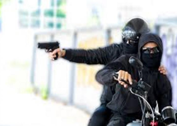 වීසා ප්‍රතික්ෂේප කිරීමකට පාතාලයෙන් පළිගැනීමක්: ගණේමුල්ලේ නිවසකට වෙඩි ප්‍රහාරයක්!