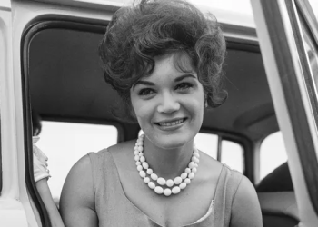 ලොවම ආදරය කළ ගායිකා කොනී ෆ්‍රැන්සිස් ජීවිතයෙන් සමුගනී!