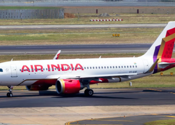 මුම්බායි ගුවන් තොටුපළේදී එයාර් ඉන්දියා යානයක් ධාවන පථයෙන් ඉවතට: එන්ජිමකට හානි!