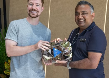 යූටියුබ් ඉතිහාසය අලුතින් ලියයි: මිස්ටර් බීස්ට් Subscribers මිලියන 400 සම්මානයෙන් කිරුළු පළඳී!