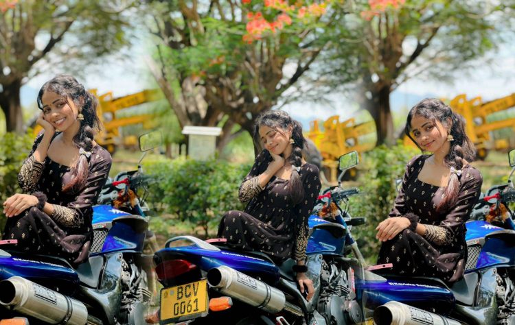 ටික්ටොක් එකේ දඟකාර ‘චූටික්කි’ දැන් Biker Girl කෙනෙක් වෙලා! හැමෝම කතා වෙන Photoshoot එක මෙන්න!