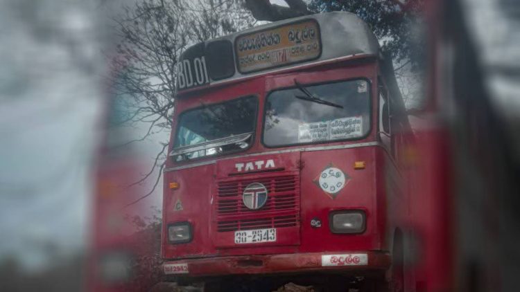 නැවතුණු පාරට පණ දුන් රියැදුරු වීරයා සහ බදුල්ලේ යකඩ යෝධයා