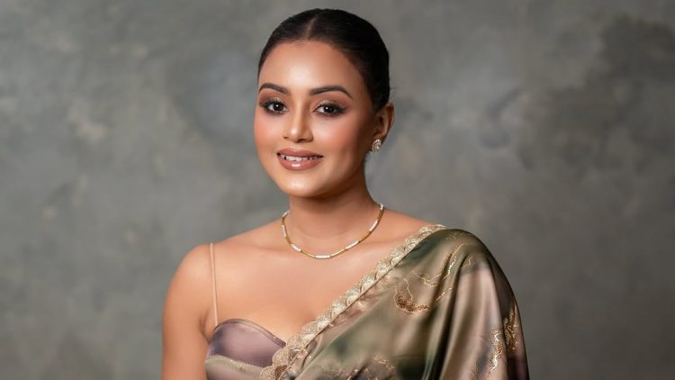 හැමදාමත් රසික හදවත්වල රැජිණ: දිනක්ෂි ප්රියසාද්