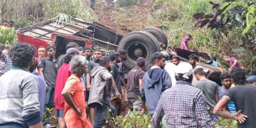 ඇල්ලේ බස් අනතුරේ ඇත්තම හේතුව එළියට! රියදුරුගේ මහා වරදක් සහ කාලයක් තිස්සේ තිබූ බ්රේක් අවුලක්! 15 දෙනෙක් මරුට ගියේ මේ නිසාද?