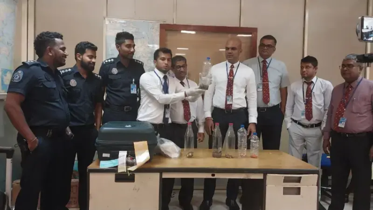 කටුනායක ගුවන්තොටුපොළේදී අත්අඩංගුවට ගත් සර්ප ජාවාරම්කාරියගේ කතාව!