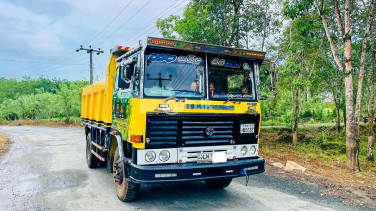 දරුවන්ගේ ආරක්ෂාවට වඩා ඉදිකිරීම්කරුවන්ගේ ලාභය වැදගත් වුණාද? වැලි ප්‍රවාහන නීතියට අලුත් සංශෝධන!