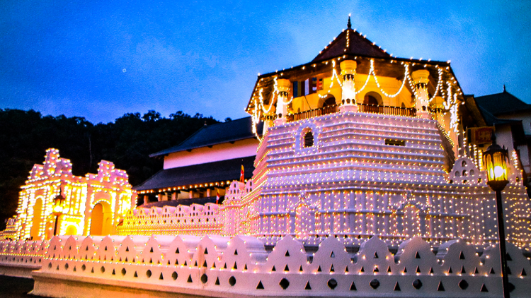 ලංකාවේ අභිමානය රැකෙන, දළදා මාළිගාවේ නව දියවඩන නිලමේ තෝරා ගැනීමේ නිලවරණය අද!