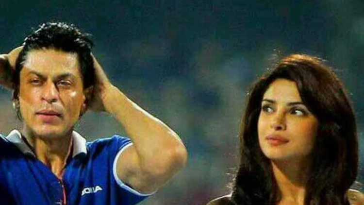 ප්‍රියංකා චොප්රාගේ හිතේ හැමදාම ඉන්නේ ෂාරුක් ඛාන් විතරද? : වසර ගණනාවකට පසු නැවතත් කරළියට ආපු කෝපි විත් කරන් කතාබහක්!