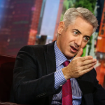 බිලියනපති බිල් ඇක්මන්ගේ ආදර උපදෙස් සමාජ ජාල කලඹයි!