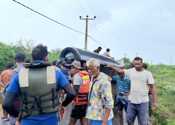 මන්නාරමේ දැවැන්ත ගංවතුරක්! නාවික හමුදාවෙන් ජීවිත 157ක් බේරාගත් හැටි!